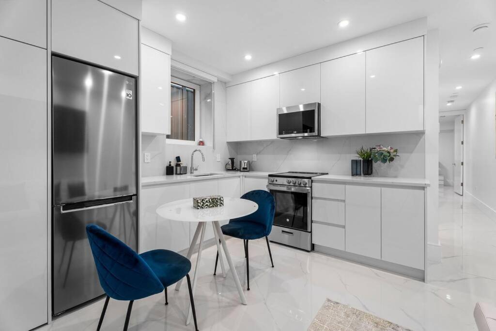 Brand New 2 Bedroom Point Grey Getaway 溫哥華 外观 照片